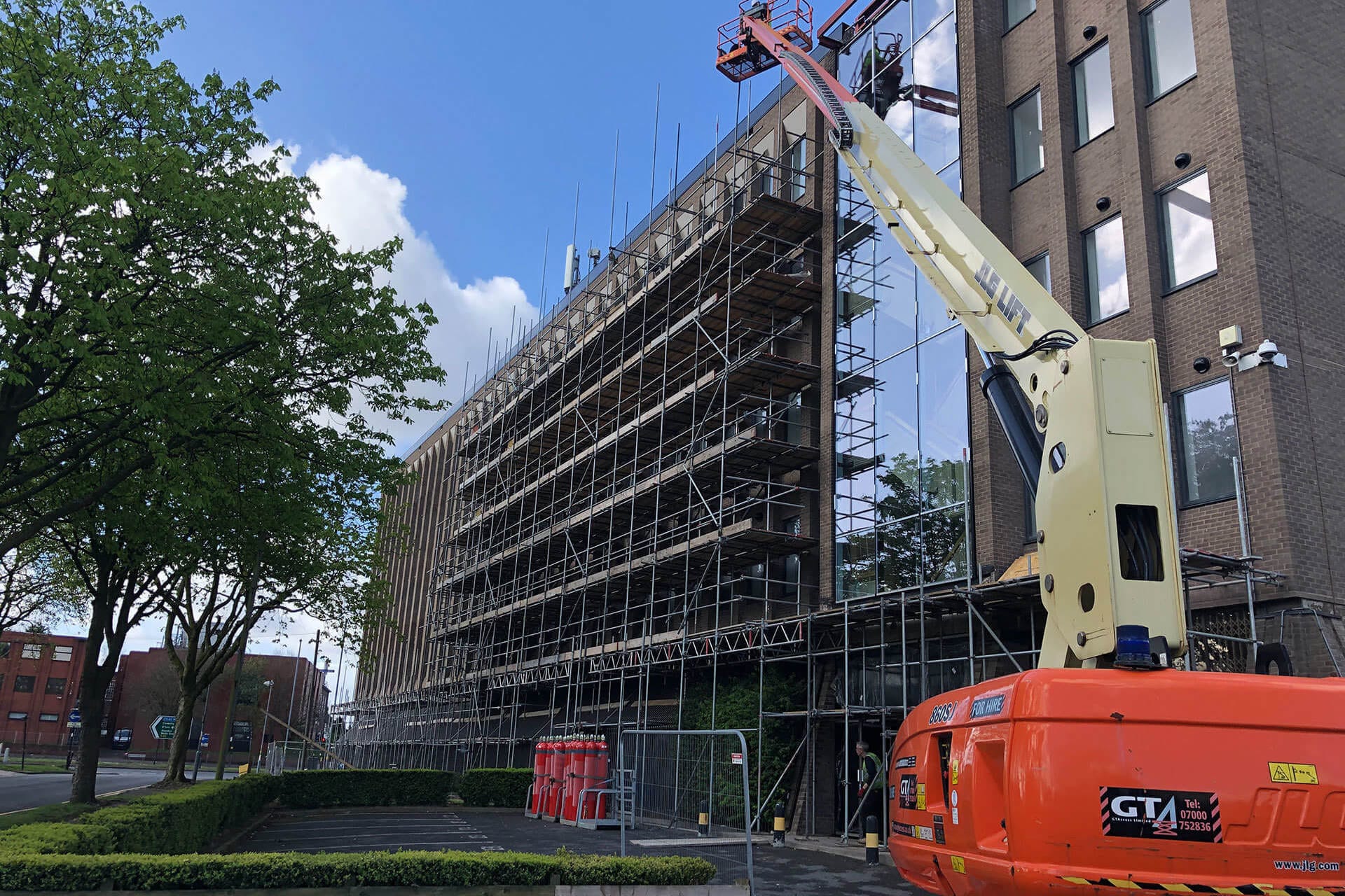 Brick Cleaning an Office Block in Bristol, on a Truck Mount and Scaffolding